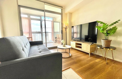 Burwood Apartment | Breathtaking City & Sky Views