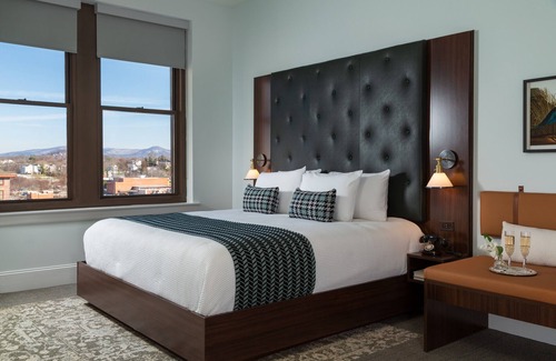 Roanoke Hotel | Breathtaking City Views -Free Wifi -Historic Hotel Close to Restaurants & More!