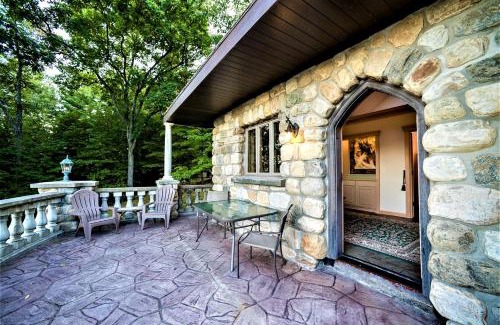 Bolton Landing House | Breathtaking Cottage Rental on Castle Grounds Overlooking Lake George