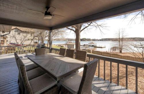 Mayhew House | Breathtaking Cottage with Fire Pit and Amazing Views in Mooresville, North Carolina