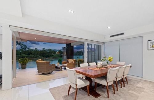 Yeronga Apartment | Breathtaking designed to draw on its rare riverside