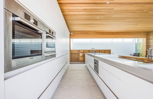 South Hayling House | Breathtaking Home with Parking | Pass the Keys