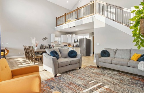Kimberling City House | Breathtaking Lake Views, HotTub, Firepit, Trendy Game Room, EV Charger, Free Tickets!