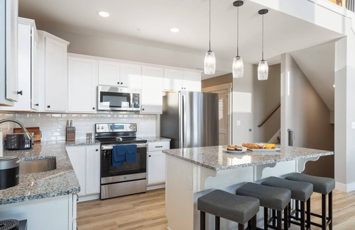 Kimberling City House | Breathtaking Lake Views, HotTub, Firepit, Trendy Game Room, EV Charger, Free Tickets!