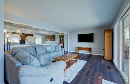 Ashley Oaks House | Breathtaking Lake View w/Pool Nearby!- Knoxville/Oak Ridge
