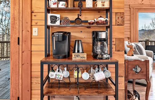 Weaverville Cabin | Breathtaking Mountain View Luxury AVL Cabin w/Hot Tub, Fireplaces, Hi-Speed Wifi