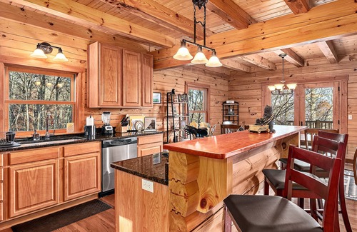 Weaverville Cabin | Breathtaking Mountain View Luxury AVL Cabin w/Hot Tub, Fireplaces, Hi-Speed Wifi