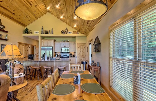 Cleveland Cabin | Breathtaking Mountain Views, Hot Tub, Pool Table, Arcade, & Pet Friendly