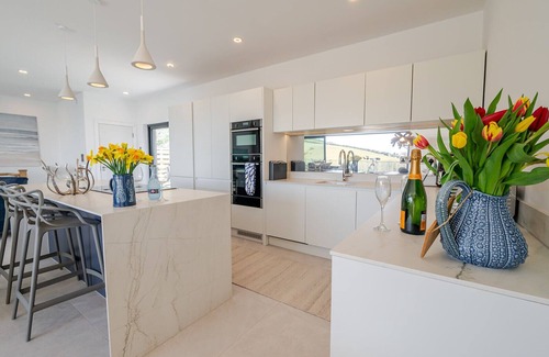 Downderry House | Breathtaking, new beach house with hot hub, EV charger, dog friendly & parking