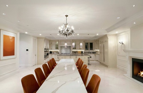 West Vancouver House | Breathtaking Ocean Views Palace with Hot Tub & Pool