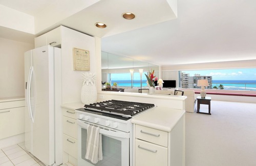Diamond Head - Kapahulu - St. Louis Condo | Breathtaking Ocean Views from Quiet Beachfront Condo! Free Parking & Wi-Fi!