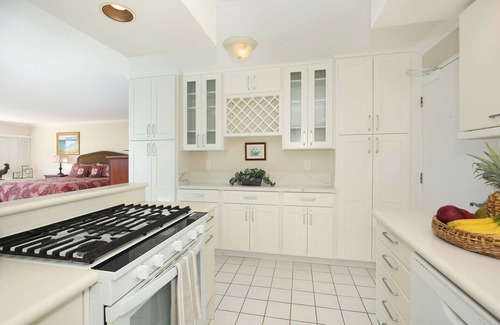 Diamond Head - Kapahulu - St. Louis Condo | Breathtaking Ocean Views from Quiet Beachfront Condo! Free Parking & Wi-Fi!