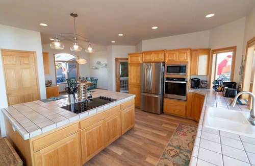 Florence House | Breathtaking Oceanfront Getaway nDiscounted Rates 11/1/2024 - 4/30/2025