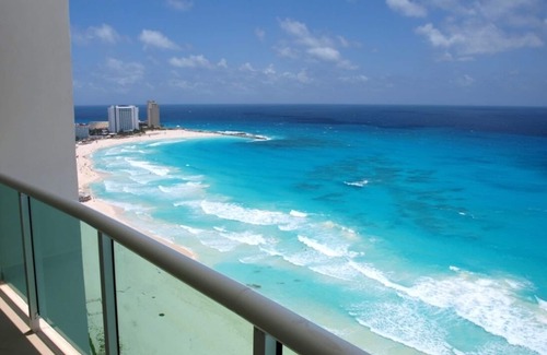 Zona Hotelera Condo | Breathtaking Oceanfront Condo