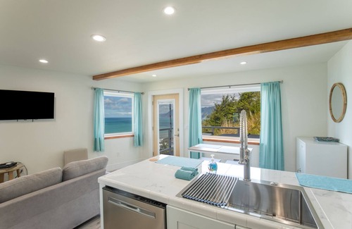 Shelter Cove Condo | Breathtaking Oceanview! by OceanviewHotTubs Monthly Minimum