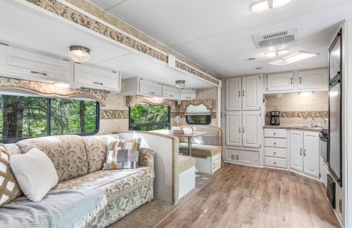 Jacksonville House | Breathtaking River Retreat RV Campground - Gym, Game Room, Sauna
