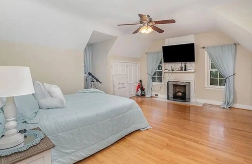 Maysville House | Breathtaking River Views! Big Beautiful Spacious Home
