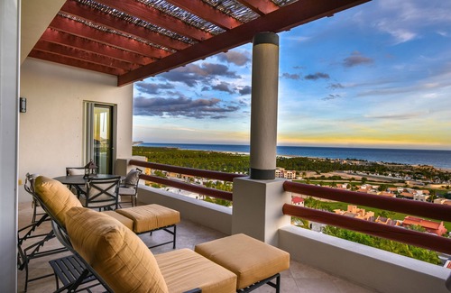 Zona Hotelera Condo | Breathtaking Sunset Ocean Views Fantastic 3BD Master-Suite