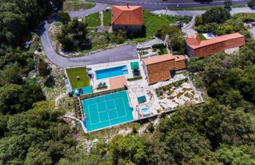 Dunave Krajnje Villa | Breathtaking Scenic Villa with Pool