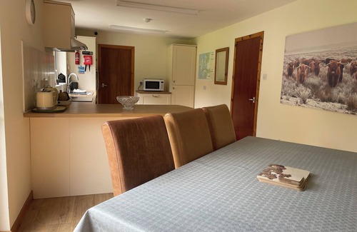 Broadford House | Breathtaking Sea & Mountain Views ,Family & Dog-Friendly ,Walk to Village