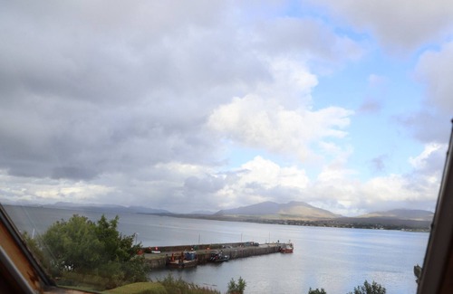 Broadford House | Breathtaking Sea & Mountain Views ,Family & Dog-Friendly ,Walk to Village