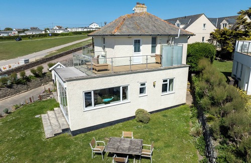 Padstow House | Breathtaking Sea Views - The perfect family home on the beach near Padstow