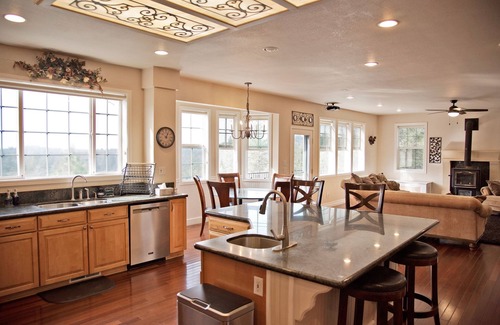 Colfax House | Breathtaking Sierra Foothills Sunset Views w/hot tub, volleyball, and EV charger