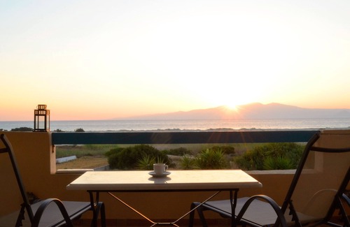 Naxos Villa | Breathtaking sunset, salt lake and Aegean sea view. 150m from magnificent beach.