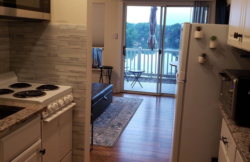 North Shore Condo | Breathtaking Sunset Views Over Smith Mountain Lake offers no stairs to condon