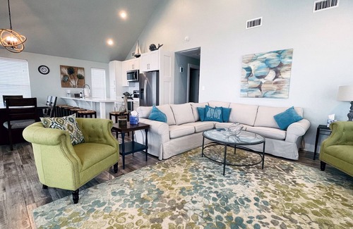 Gilchrist House | BREATHTAKING VIEW! Beachfront Rental - EV Charging-SHORE BEATS WORK!