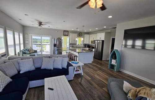 North Topsail Beach House | Breathtaking Home: Wifi, Kayaks, & More!