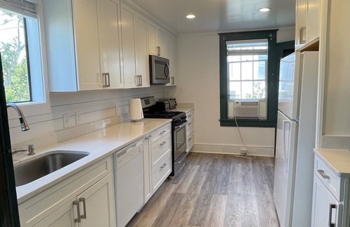 Wrightsville Beach Cottage | Breathtaking views. WATERFRONT, PRIVATE PIER, BOAT DOCK, FREE WiFi, PARKING,AC