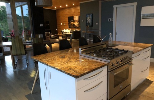 Mauricie Apartment | Breathtaking views, 2 spas, sauna, steam room.