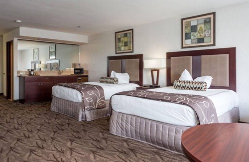 Idaho Falls Hotel | BREATHTAKING VIEW! IDAHO FALLS, 2 COMFY UNITS! POOL, SPA, JACUZZI!