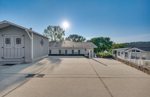 New London House | Breathtaking Views and Deck Badin Lake House!