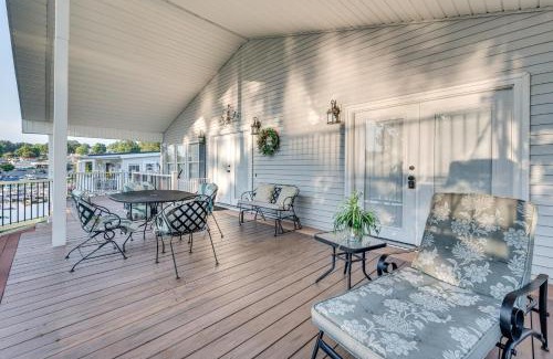 New London House | Breathtaking Views and Deck Badin Lake House!