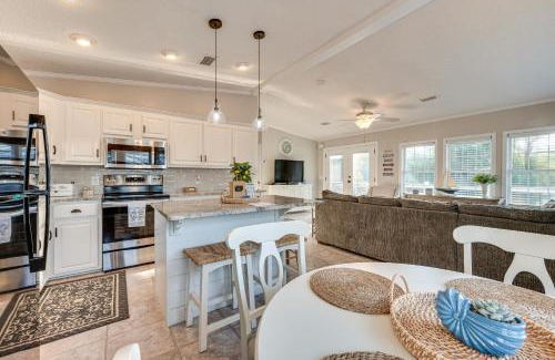 New London House | Breathtaking Views and Deck Badin Lake House!