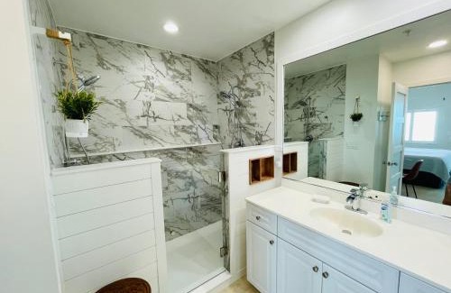 Sanibel Apartment | Breathtaking Views at Seaspray - Oceanfront accomodations