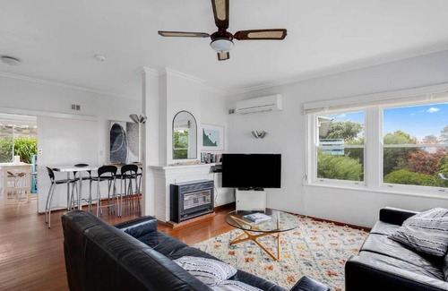 Encounter Bay House | Breathtaking Views of Encounter Bay Pet Friendly