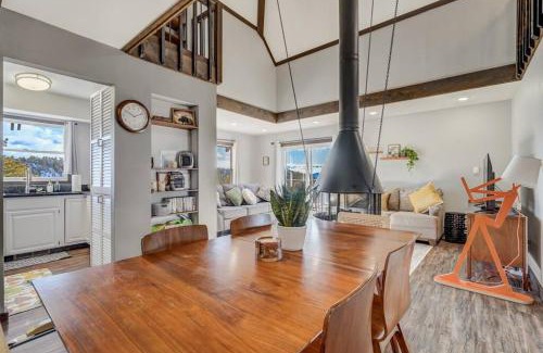 Florissant House | Breathtaking views from a clifftop cabin retreat!