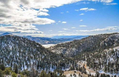 Florissant House | Breathtaking views from a clifftop cabin retreat!