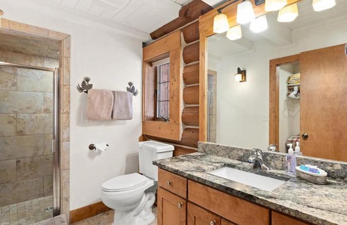 Red Lodge Cabin | Breathtaking views of Red Lodge Mountain Grizzly Peak Cabin.