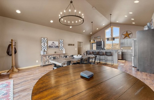 Brewster House | Breathtaking Views. Ski Loup Loup. Wine, Hike, Fish, Explore. Golf Gamble Sands.