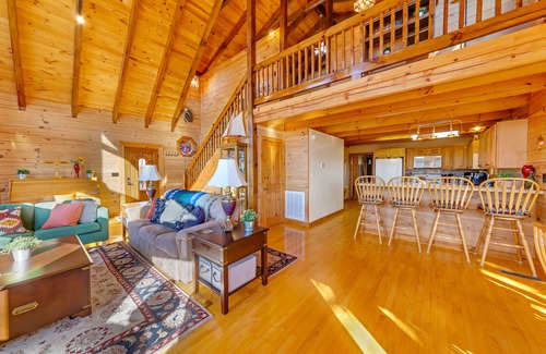 Marion Cabin | Breathtaking Views, Stargazing from Hot-tub!