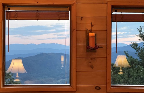 Marion Cabin | Breathtaking Views, Stargazing from Hot-tub!