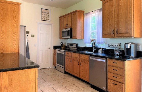 Apple Hill House | Breathtaking Vineyard Views 3 Minutes From Downtown
