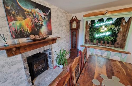 Pontsticill House | Brecon Beacons Escape, 3 bedroom, Sleeps 8 with Log Burner