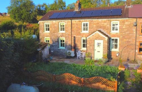 Pontsticill House | Brecon Beacons Escape, 3 bedroom, Sleeps 8 with Log Burner