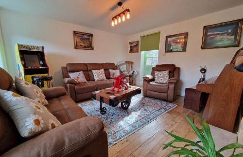 Pontsticill House | Brecon Beacons Escape, 3 bedroom, Sleeps 8 with Log Burner