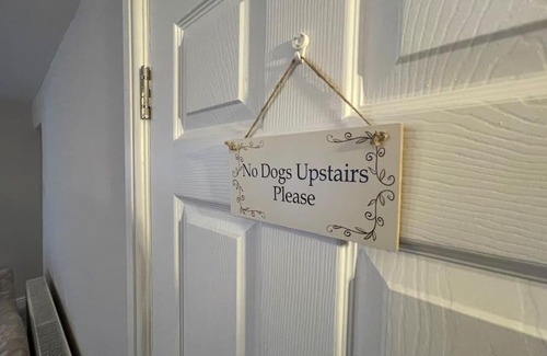 Crickhowell House | *Brecon Beacons,Log Burner, hot tub Dogs Welcome*